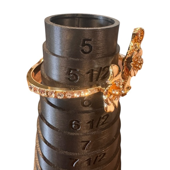 Betsey Johnson Shell Yeah Mermaid Shell Hinge Bangle Bracelet - Picture 3 of 3